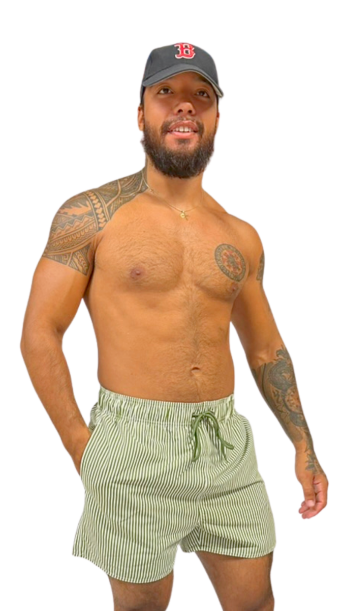 Short de bain homme vert kaki à fines rayures – maillot de bain homme élégant et tendance été – Image 3