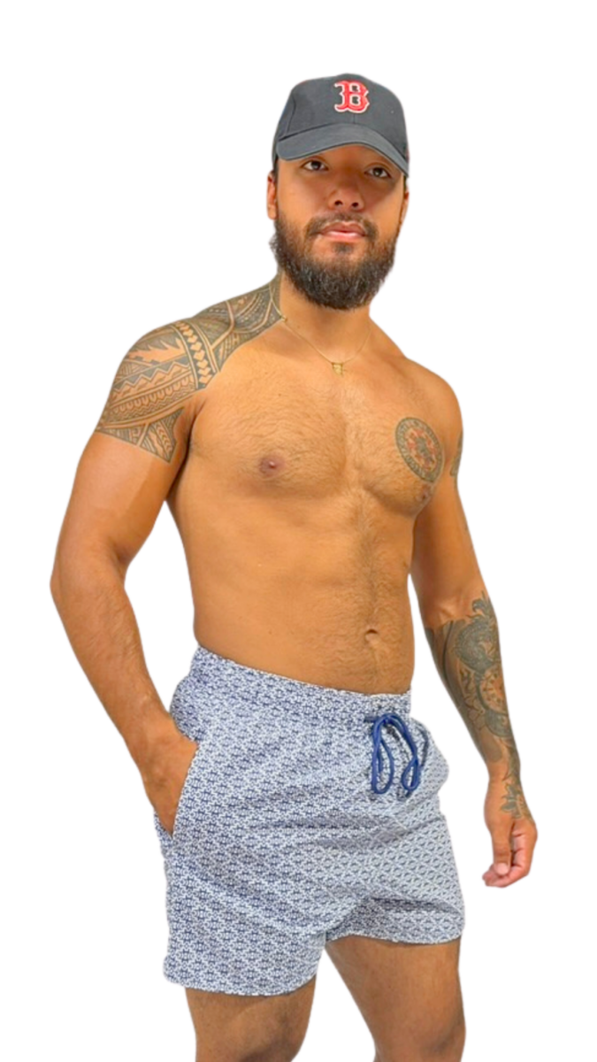 Short de bain homme bleu avec micro-imprimé blanc – maillot de bain homme élégant et tendance été – Image 2