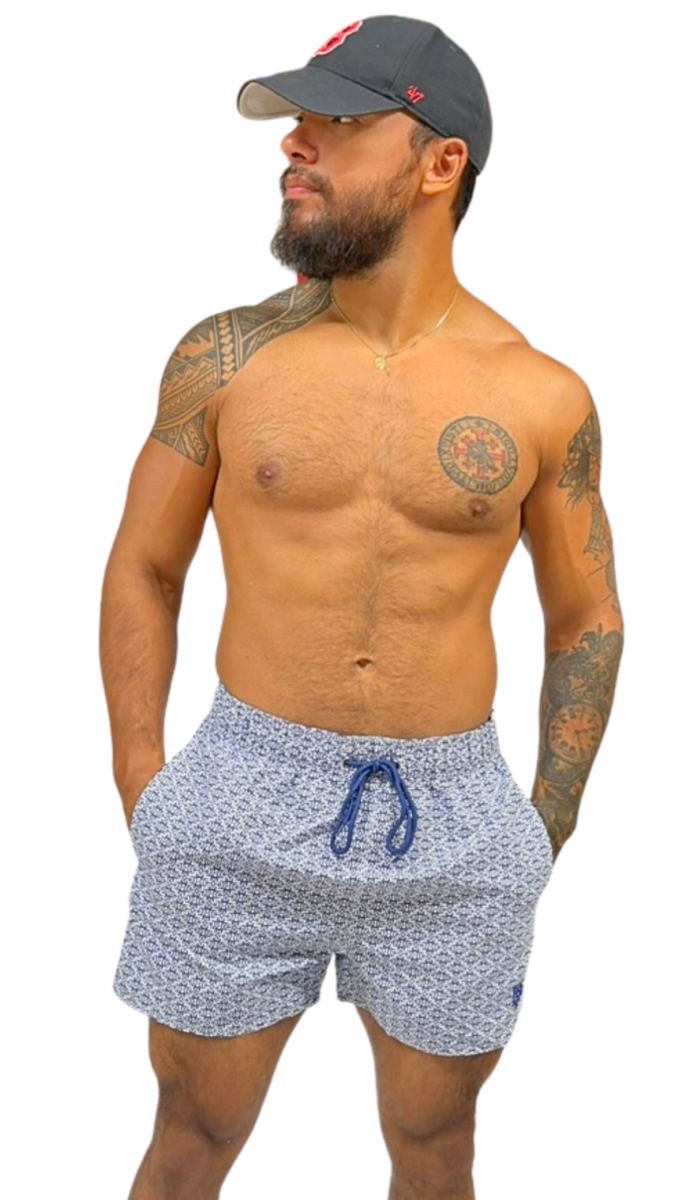 Short de bain homme bleu avec micro-imprimé blanc – maillot de bain homme élégant et tendance été – Image 3